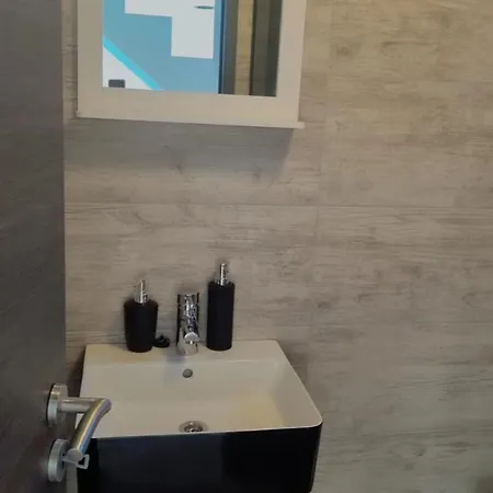 Kamena Kuca Kornati - *