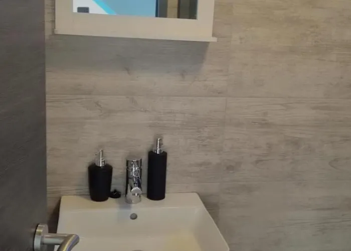 Kamena Kuca Kornati - *