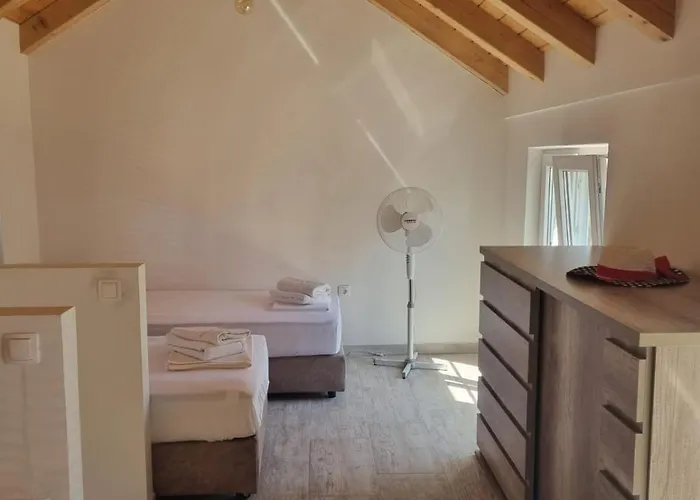 Kamena Kuca Kornati - Vrulje (Kornati)