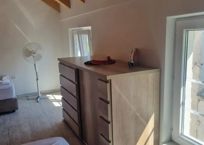 Kamena Kuca Kornati - * Vrulje (Kornati)